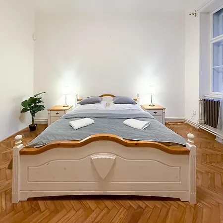 Апартаменты Goldy River 3 Bdr & 1 Bth Xxl 120m2 Прага