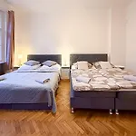 Goldy River 3 Bdr & 1 Bth Xxl 120m2 דירה פראג